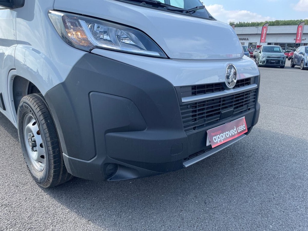 Vauxhall Movano 2.3L Null White #18