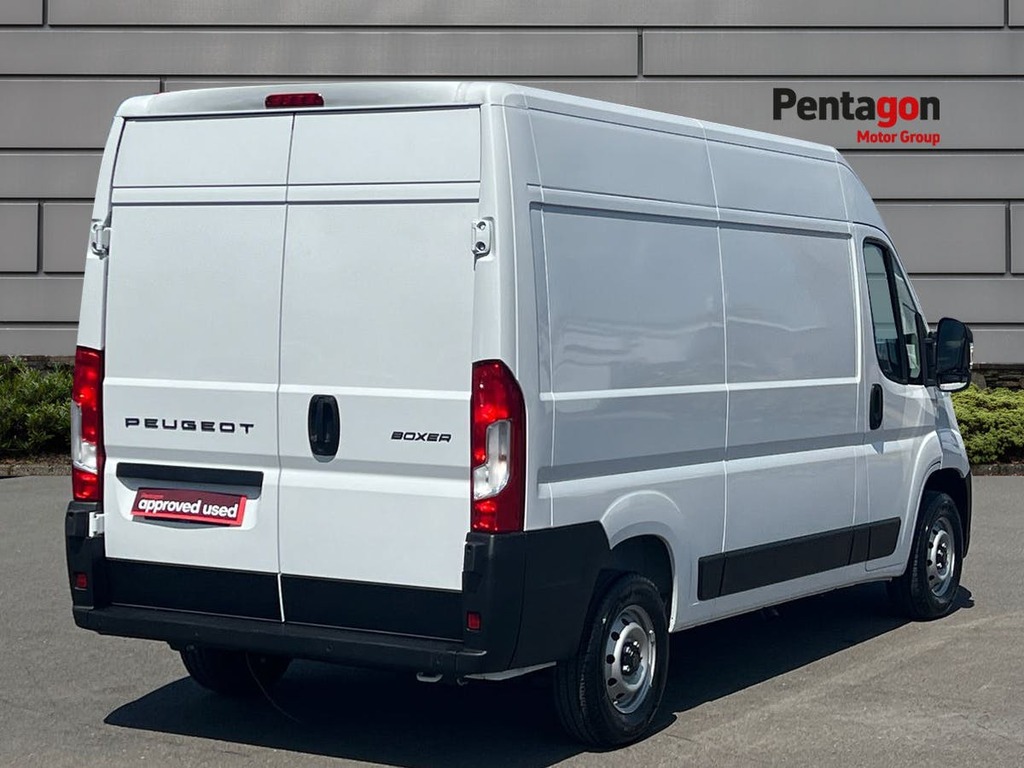 Peugeot Boxer 2.2 Bluehdi 335 Professional Panel Van White #4