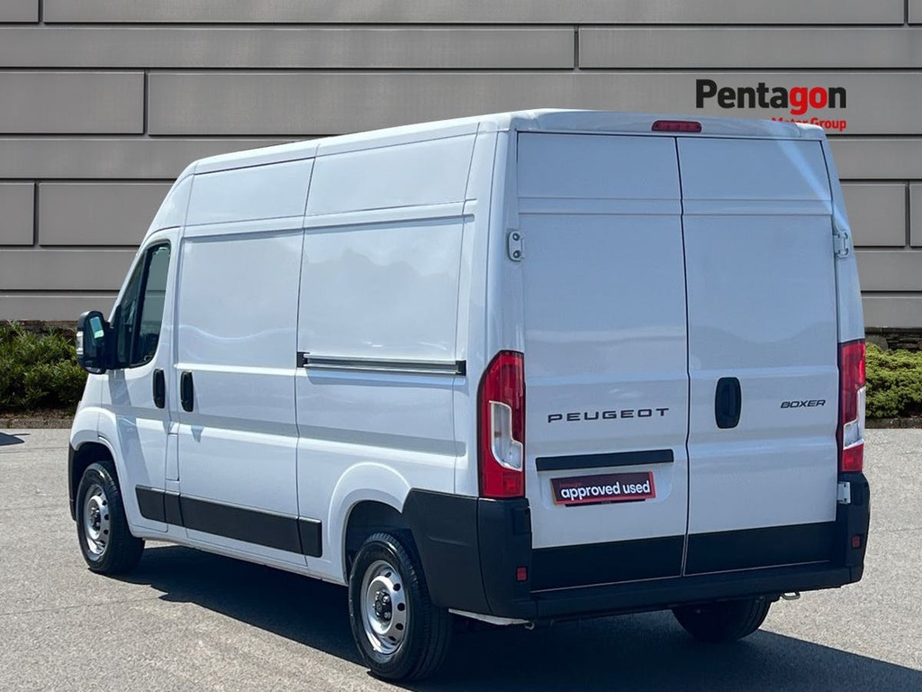 Peugeot Boxer 2.2 Bluehdi 335 Professional Panel Van White #2