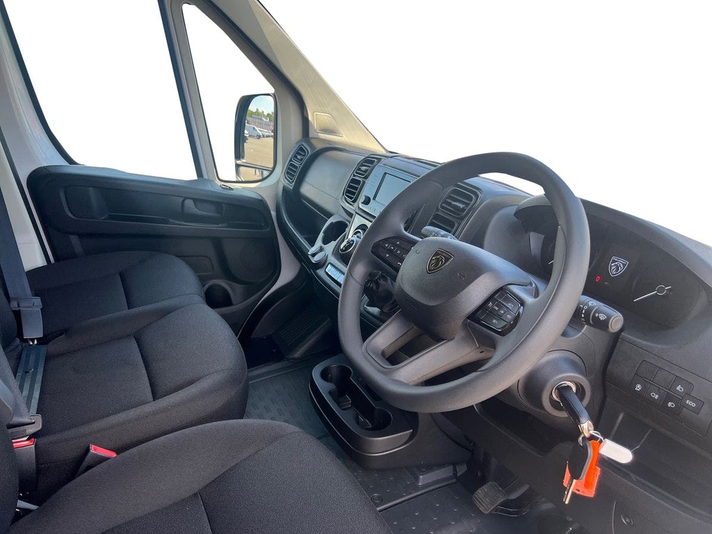 Peugeot Boxer 2.2 Bluehdi 335 Professional Panel Van White #5