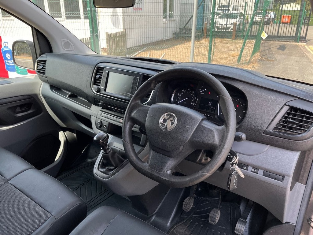 Vauxhall Vivaro 2.0 Turbo D 3100 Sportive Panel Van Man FV69ZVH Grey #5