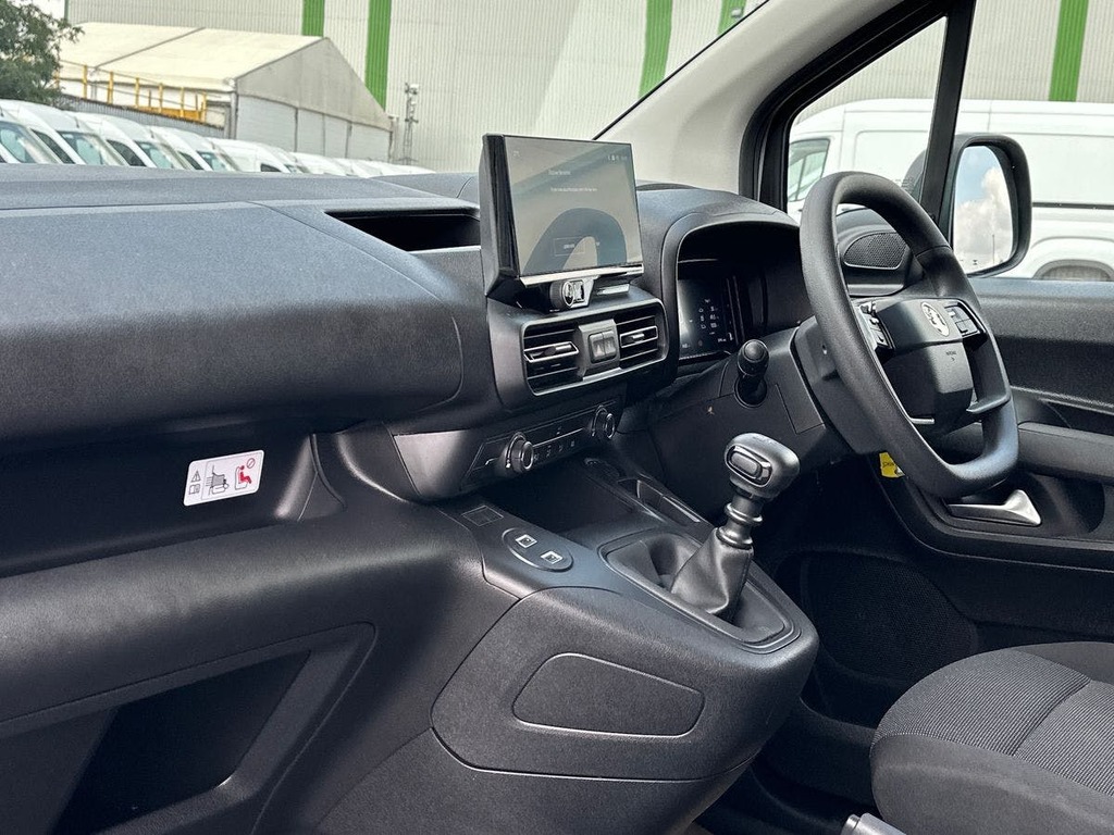 Vauxhall Combo Crg H1 2300 1.5 Tb D 100Ps Prime White #7