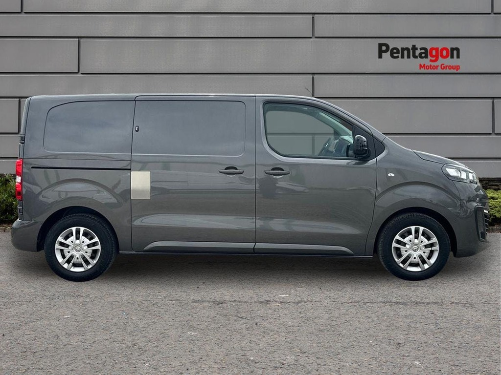Vauxhall Vivaro 2900 1.5D 100Ps Dynamic H1 Van White #11