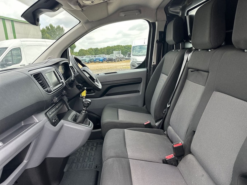 Vauxhall Vivaro 2900 1.5D 100Ps Dynamic H1 Van White #8