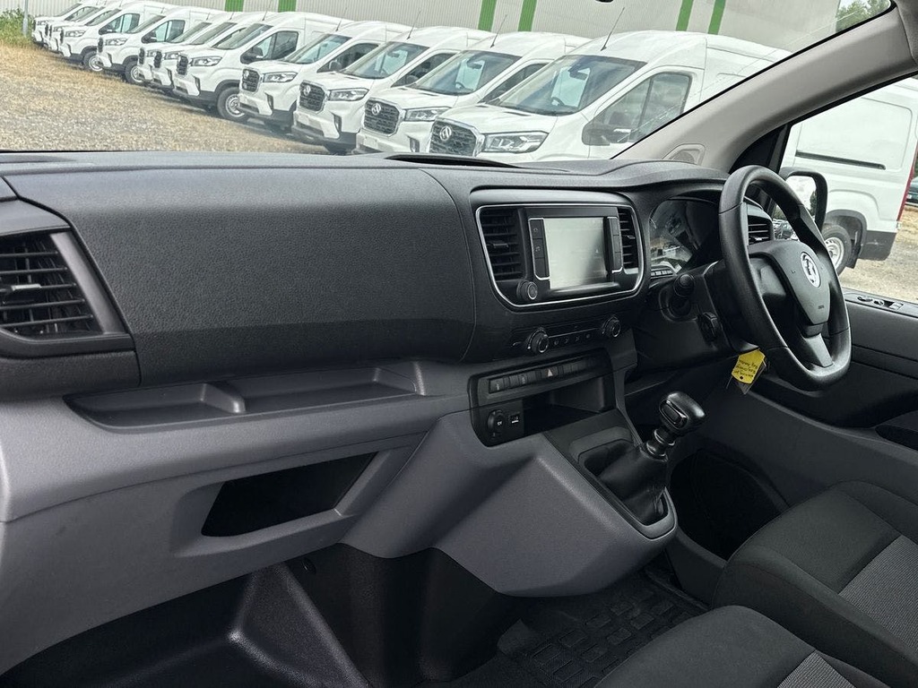 Vauxhall Vivaro 2900 1.5D 100Ps Dynamic H1 Van White #7