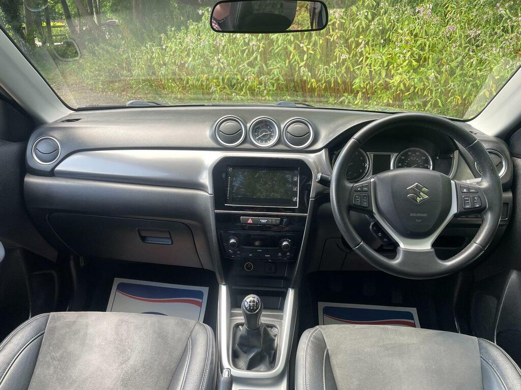 Suzuki Vitara Hatchback Red #15