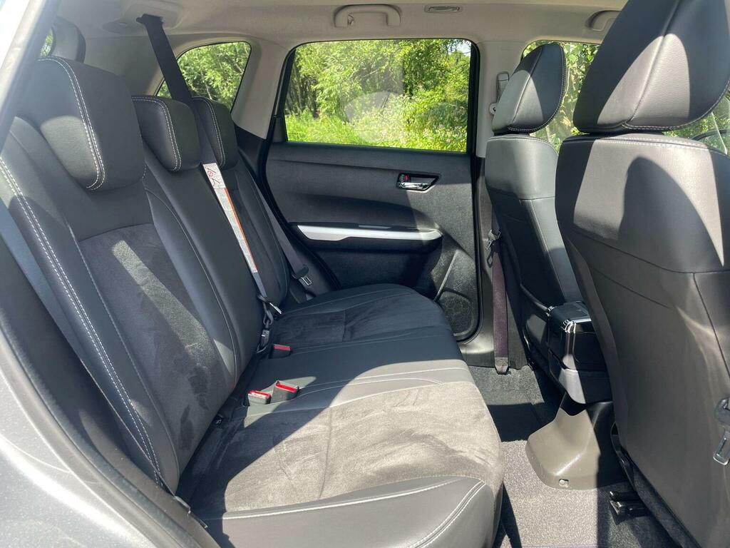 Suzuki Vitara Hatchback Red #12