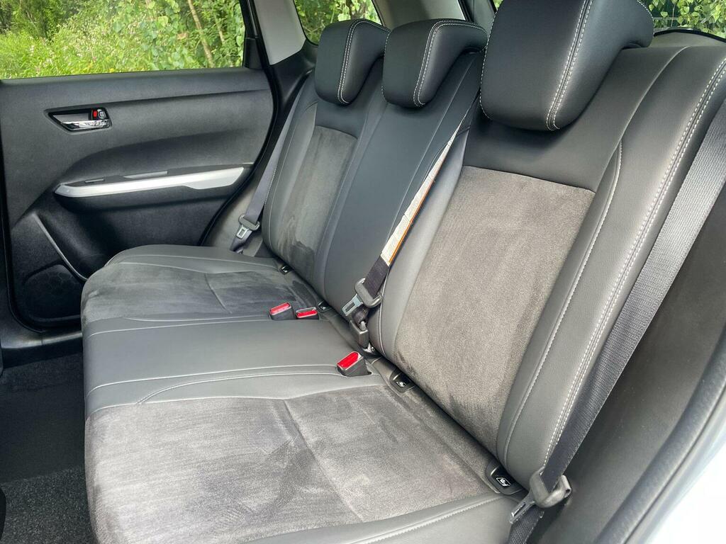Suzuki Vitara Hatchback Red #13