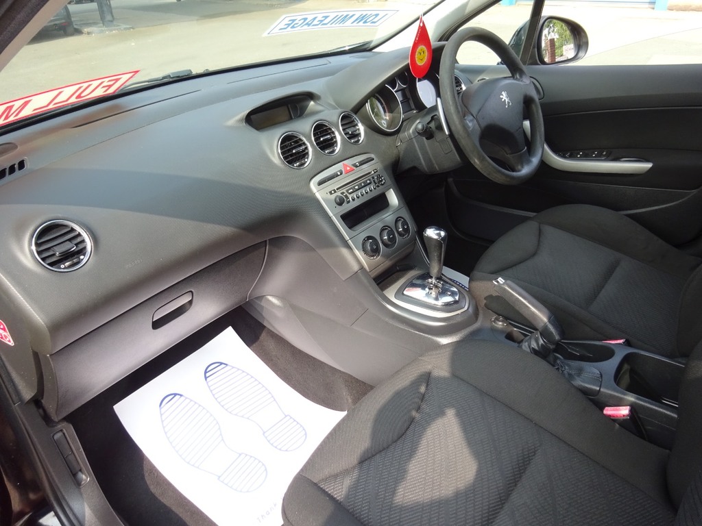 Peugeot 308 Hatchback White #11
