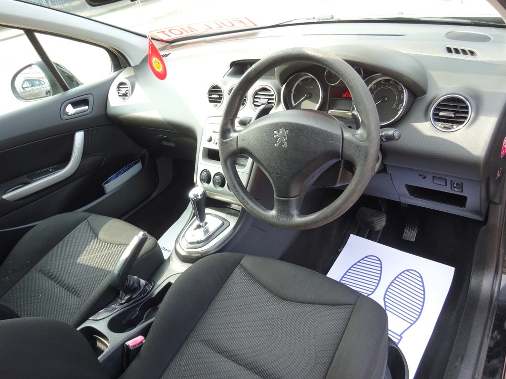 Peugeot 308 Hatchback White #9