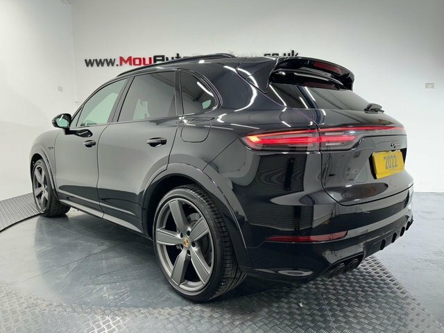 Porsche Cayenne 2022 3.0 V6 E-hybrid 17.9Kwh Platinum Edition Suv Black #3