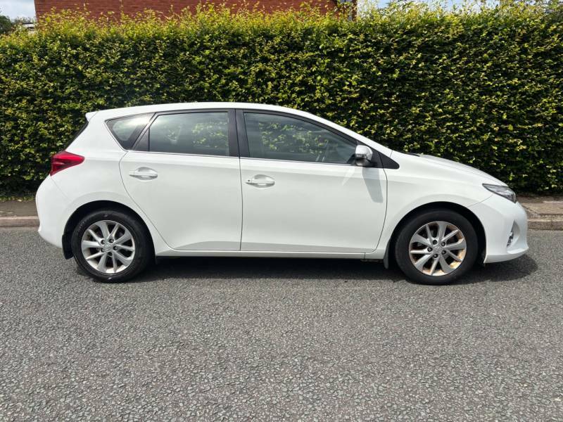 Toyota Auris 1.6 V-matic Icon - 2013 13 White #4