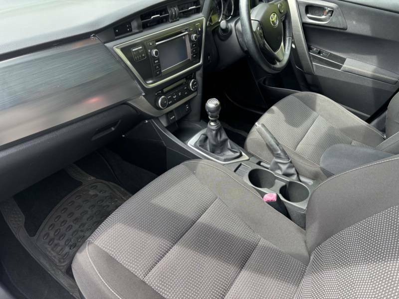 Toyota Auris 1.6 V-matic Icon - 2013 13 White #6