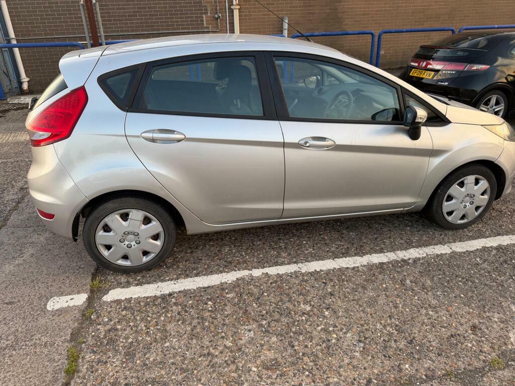 Ford Fiesta 1.2 Fiesta Zetec 82 Silver #9
