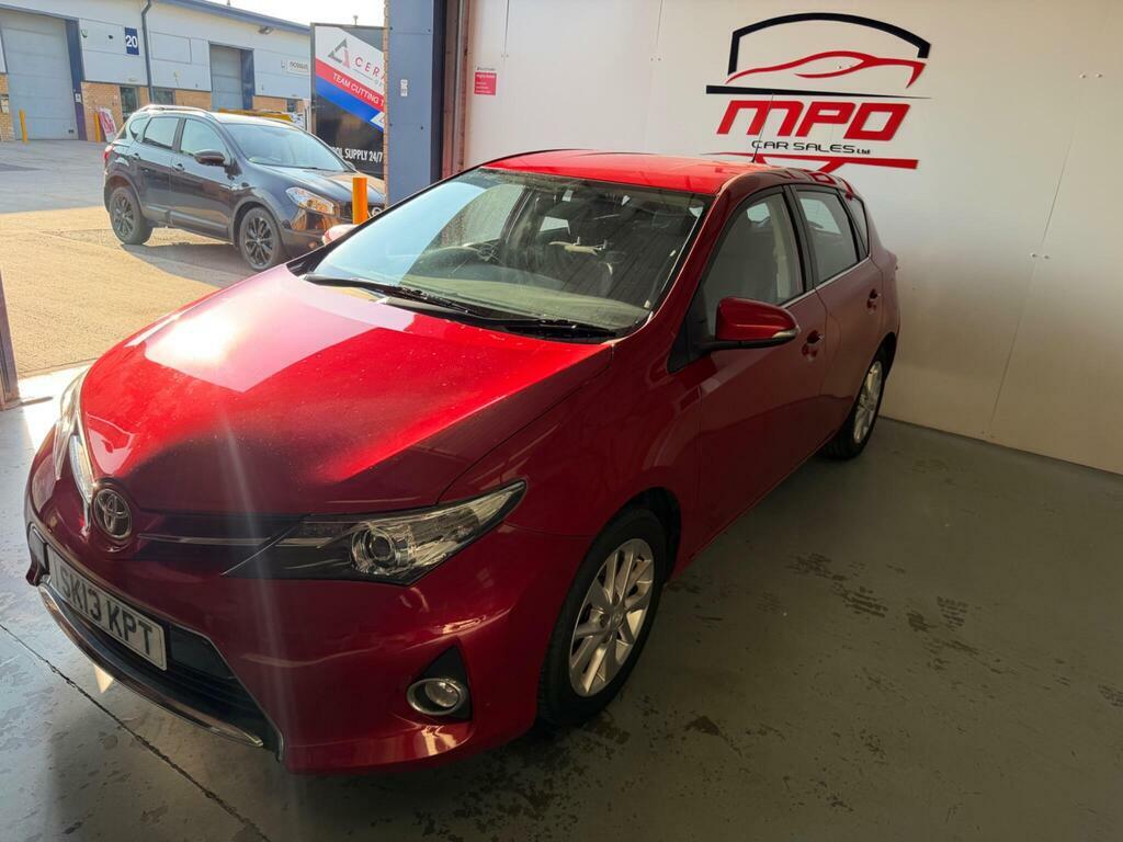 Toyota Auris 1.33 Dual Vvt-i Icon Hatchback Red #2