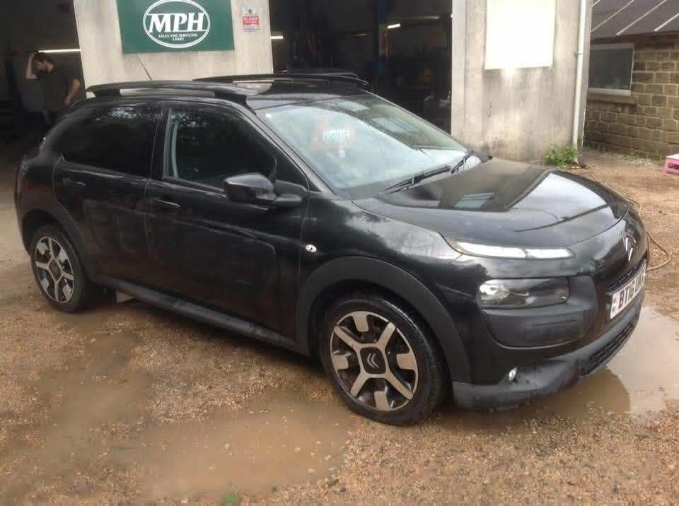 Citroen C4 Cactus 1.2 Petrol 5dr BT16UKX Black #2