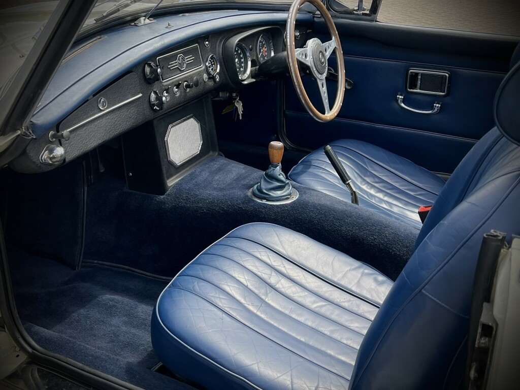 MG MGB Convertible White #6