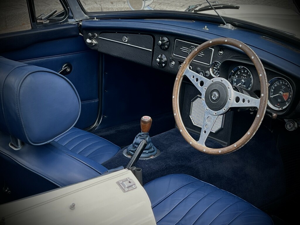 MG MGB Convertible White #4