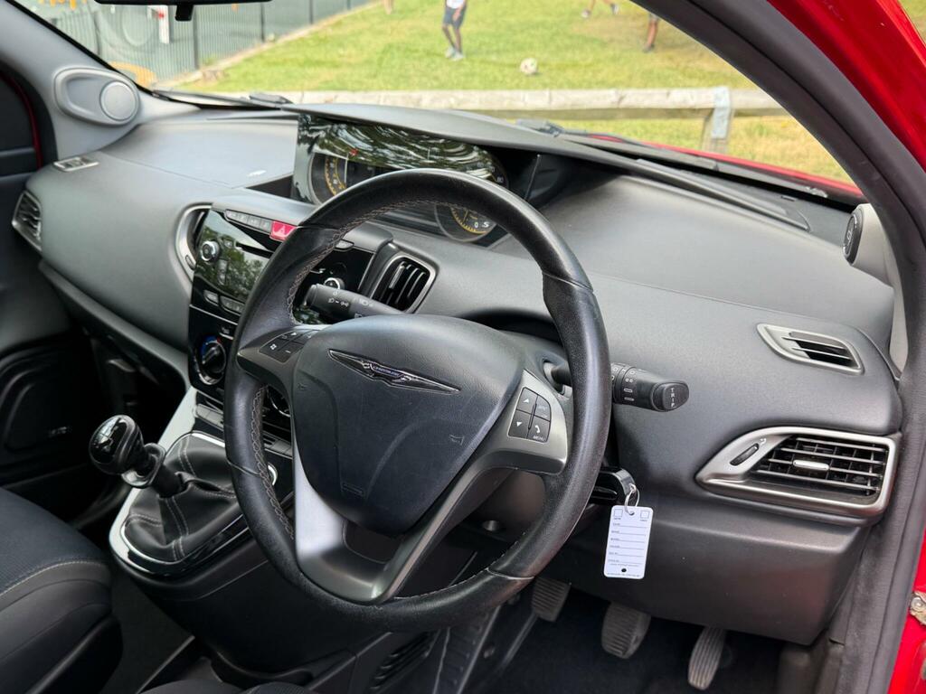 Chrysler Ypsilon 1.2 S-series Euro 5 S S Red #5