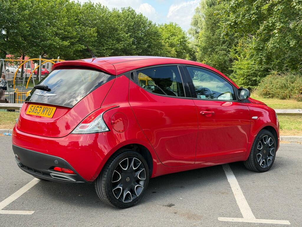 Chrysler Ypsilon 1.2 S-series Euro 5 S S Red #4