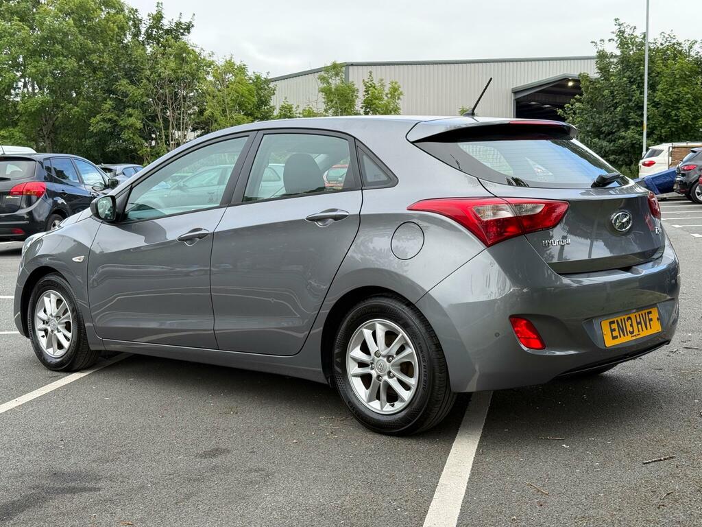 Hyundai I30 Hatchback White #5