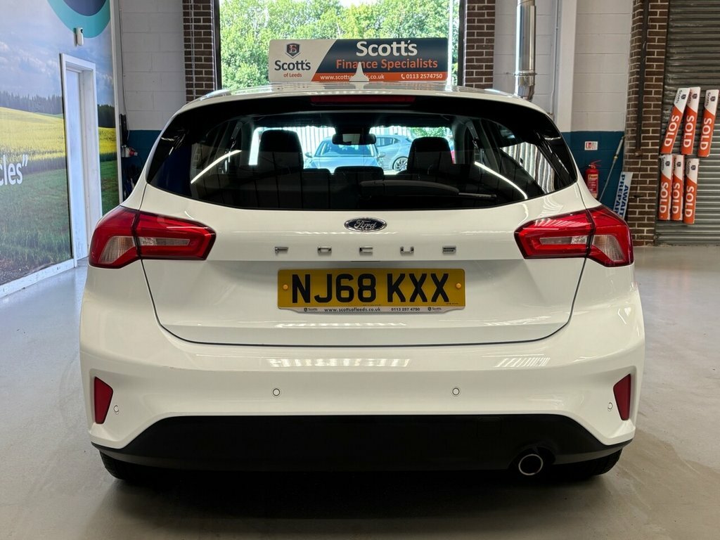 Ford Focus 1L Titanium NJ68KXX White #6
