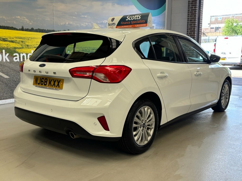 Ford Focus 1L Titanium NJ68KXX White #5