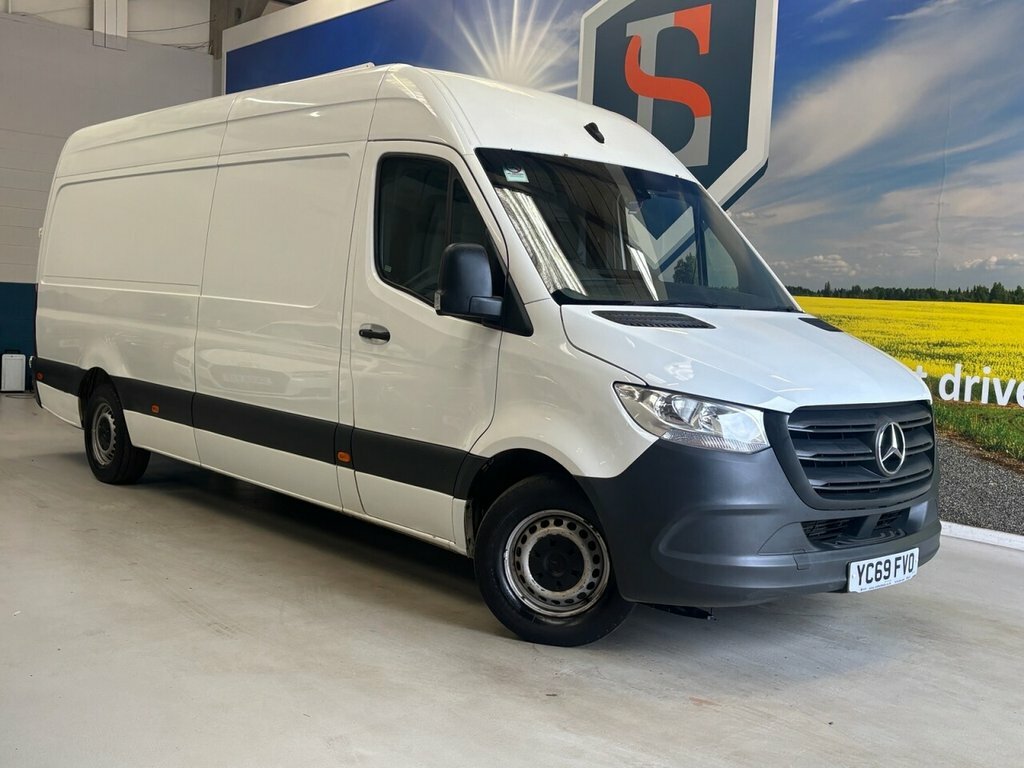 Mercedes-Benz Sprinter Mpv White