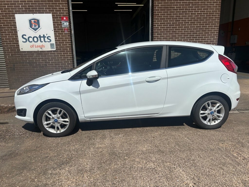 Ford Fiesta 1.3L Zetec White #4