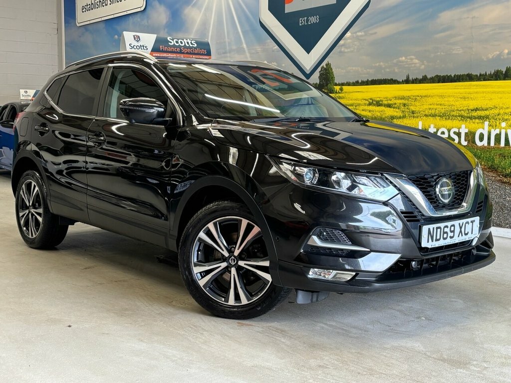 Nissan Qashqai 1.3L N-connecta Black
