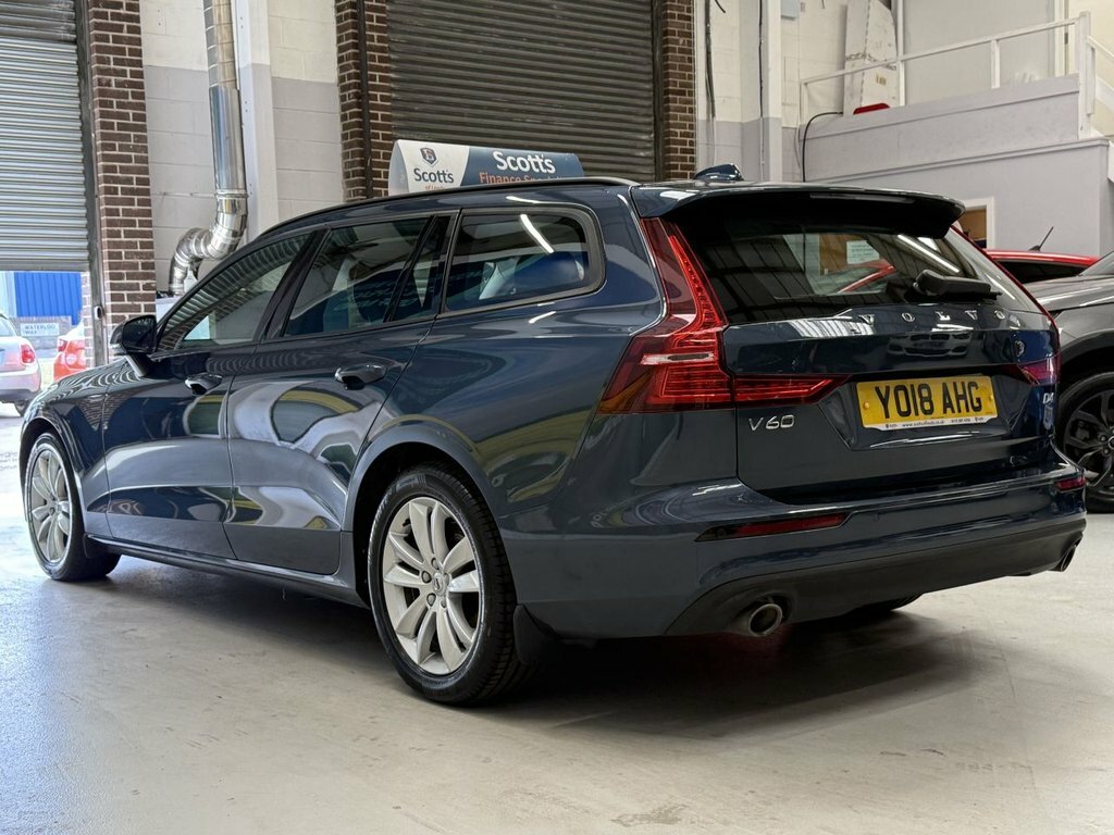 Volvo V60 2L Momentum Blue #4