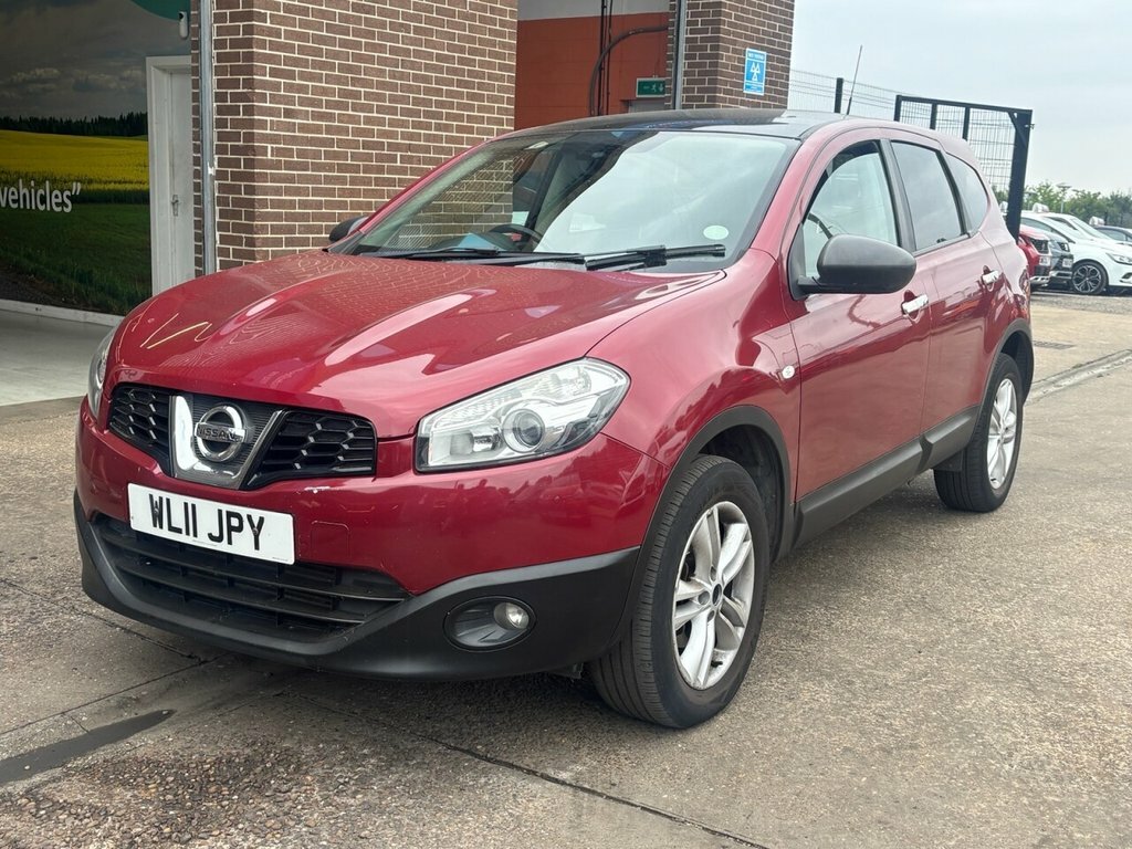 Nissan Qashqai+2 1.5L Acenta Red #3