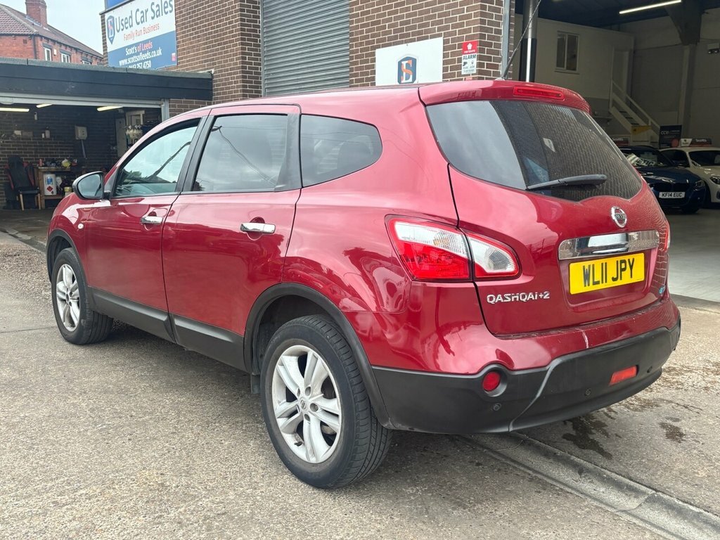 Nissan Qashqai+2 1.5L Acenta Red #5