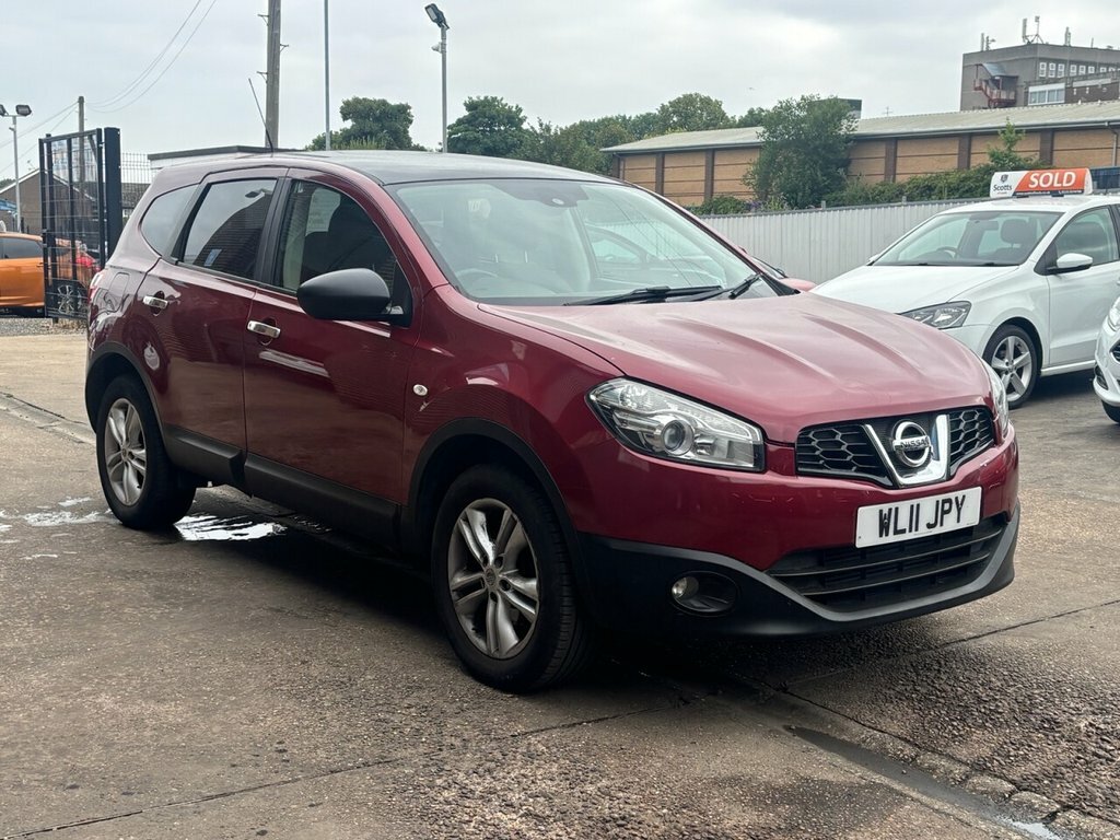Nissan Qashqai+2 1.5L Acenta Red