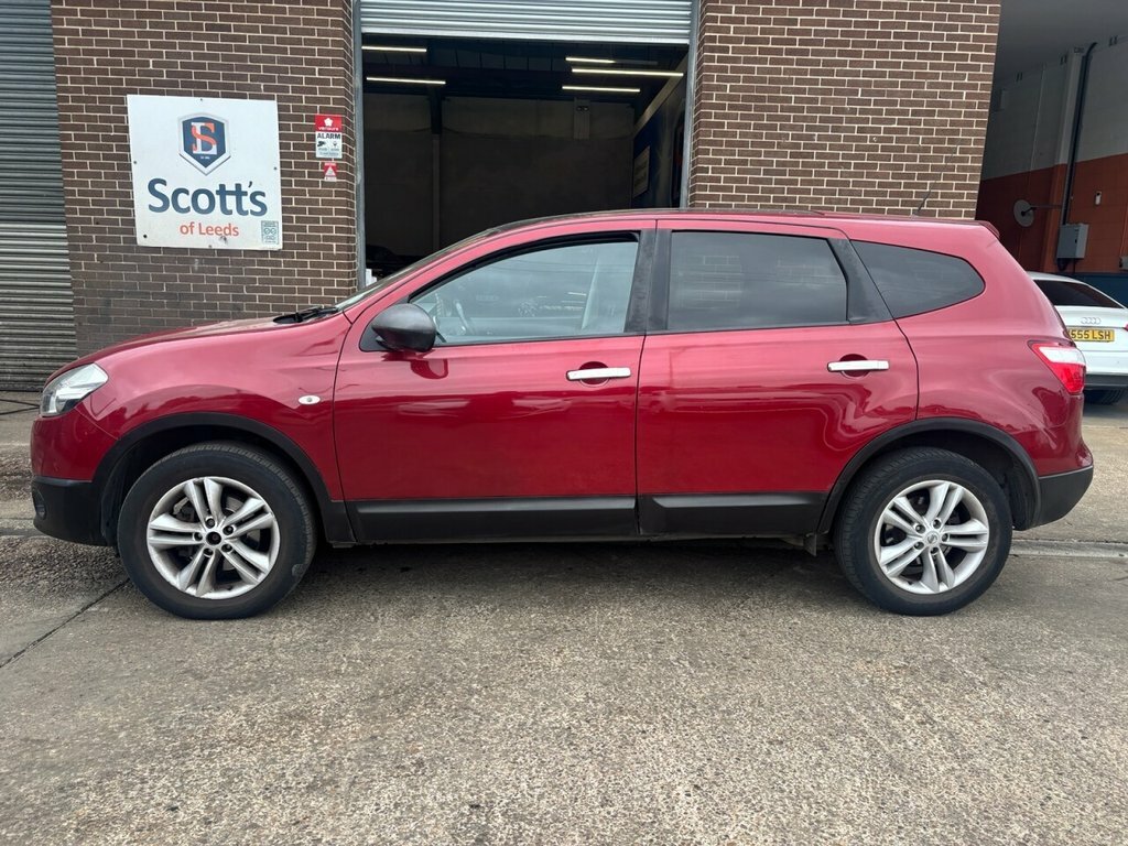 Nissan Qashqai+2 1.5L Acenta Red #4