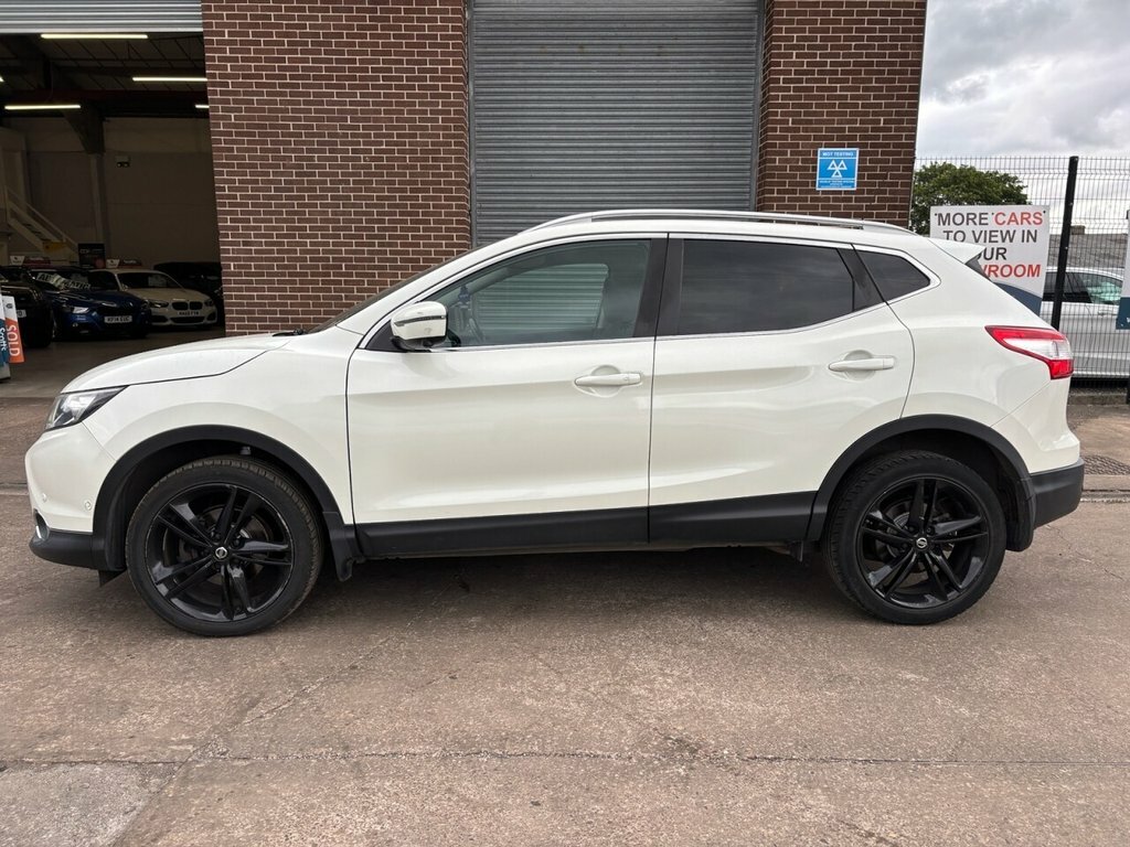 Nissan Qashqai 1.6L Tekna White #4