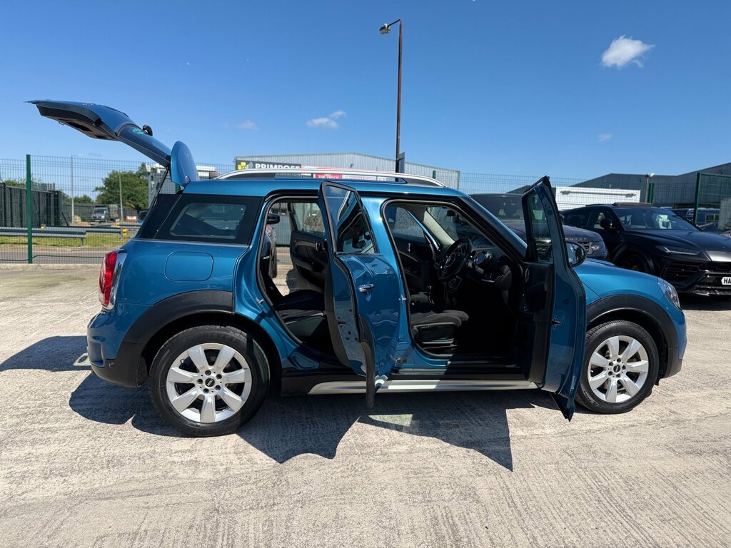 Mini Countryman 1.5 Cooper Classic Red #17