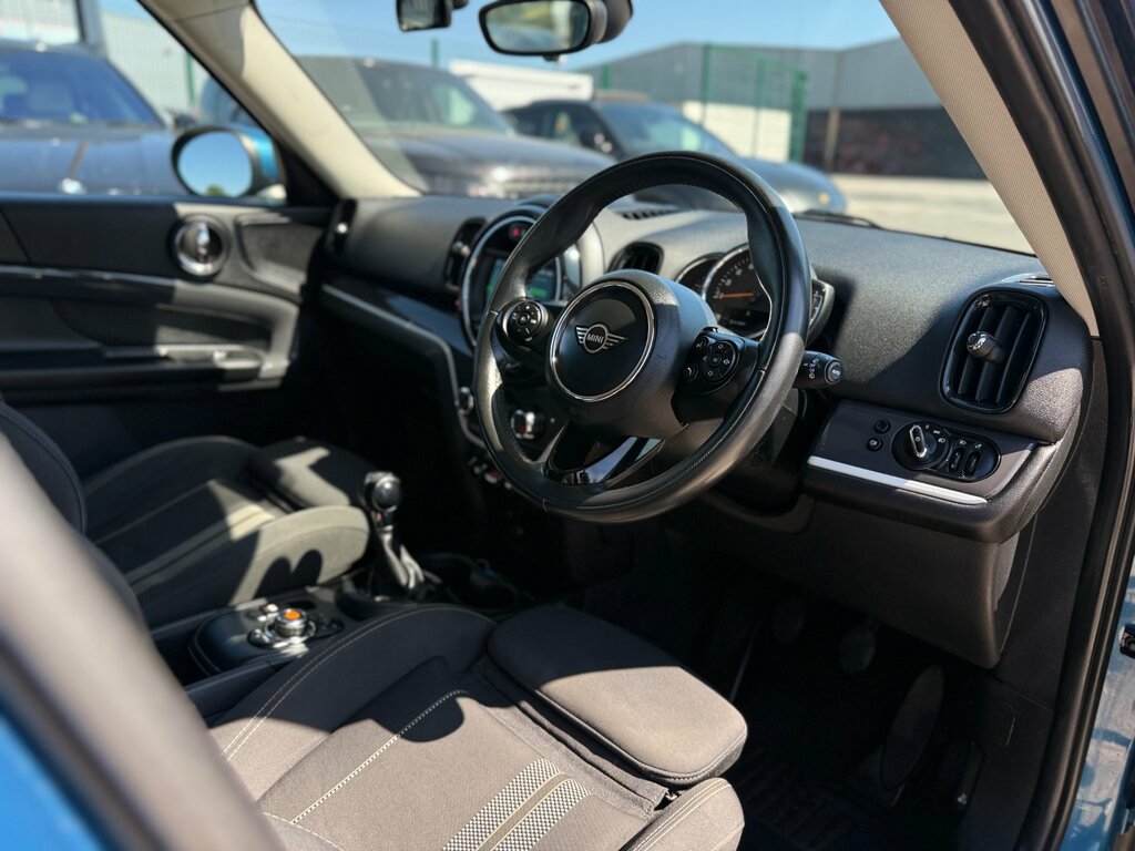 Mini Countryman 1.5 Cooper Classic Red #21