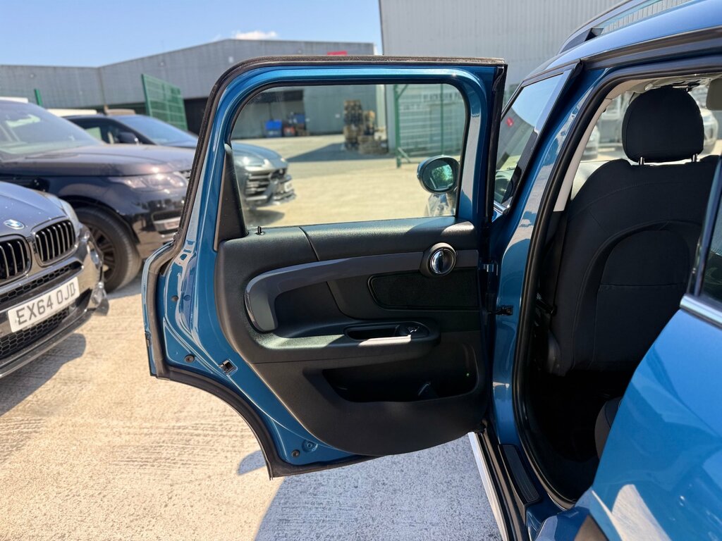 Mini Countryman 1.5 Cooper Classic Red #55