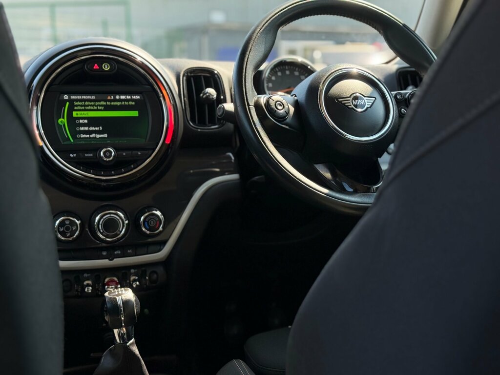 Mini Countryman 1.5 Cooper Classic Red #19