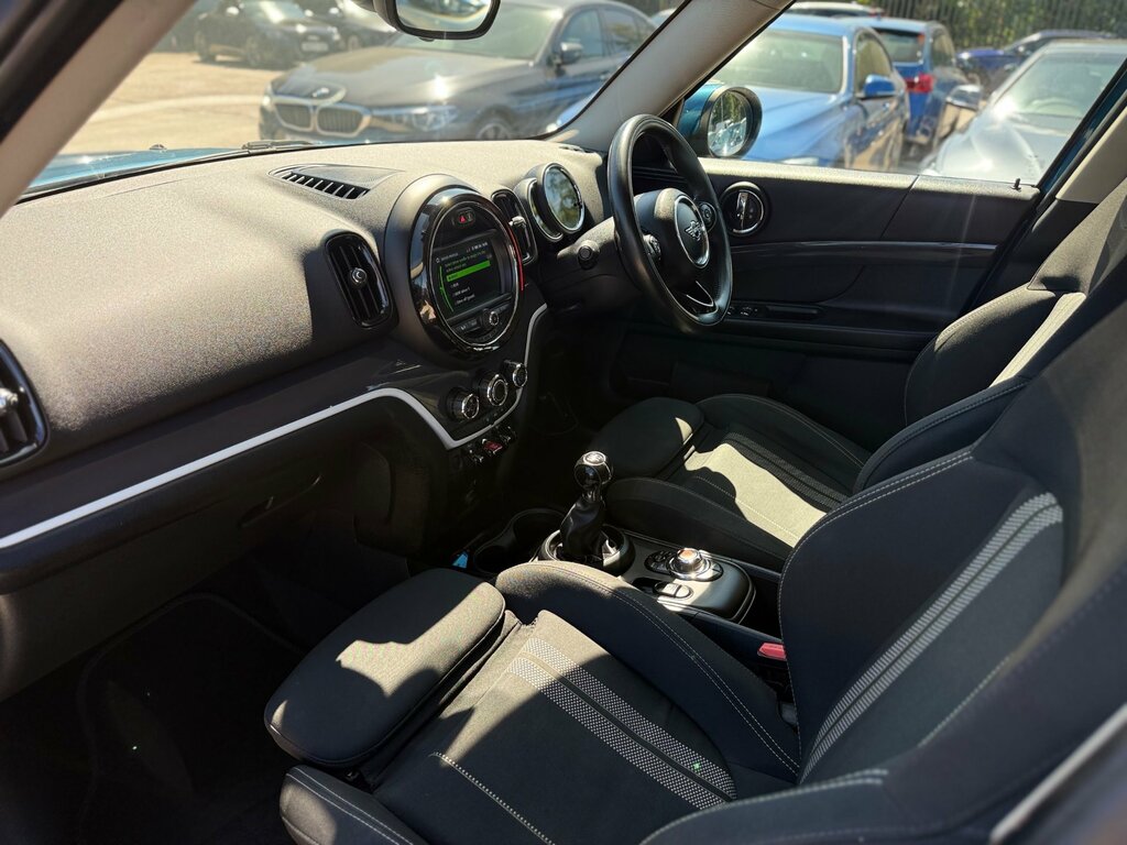 Mini Countryman 1.5 Cooper Classic Red #25