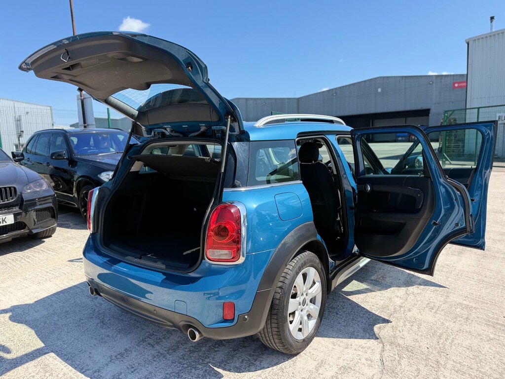 Mini Countryman 1.5 Cooper Classic Red #16