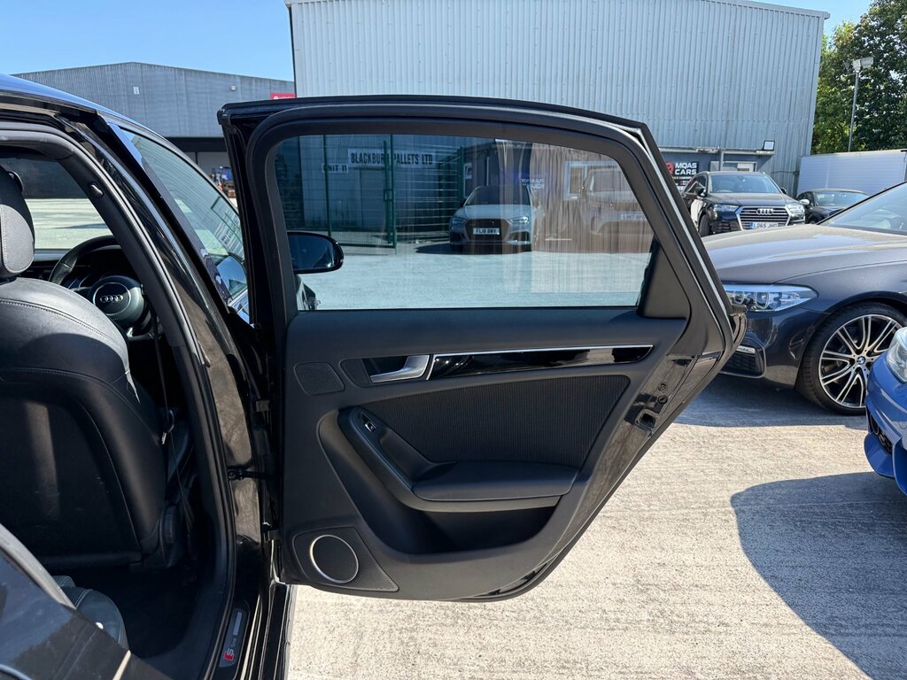 Audi A4 1.8T Fsi 170 S Line Black #43