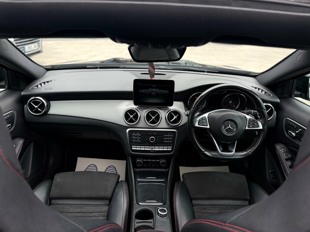 Mercedes-Benz GLA Class 2.1 Gla220d Amg Line Premium Plus Suv Black #3