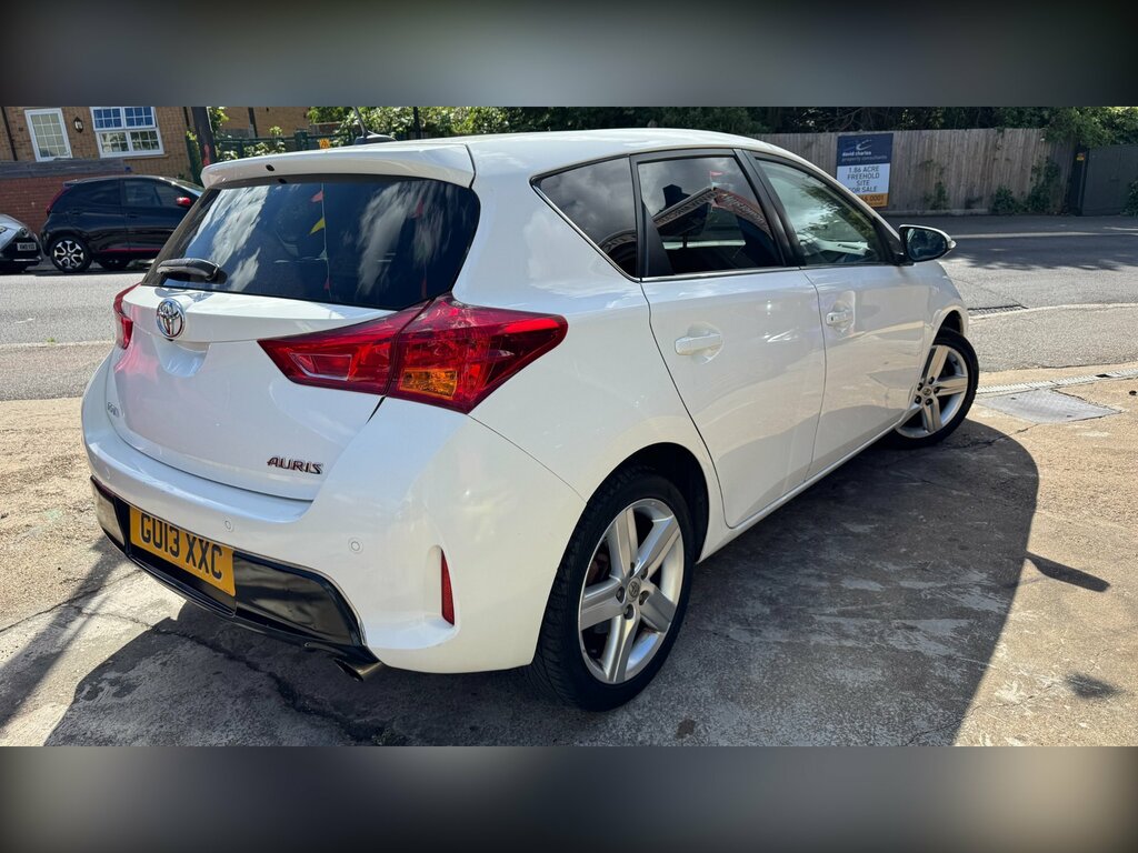 Toyota Auris 1.6 V-matic Excel Hatchback Multidrive White #5