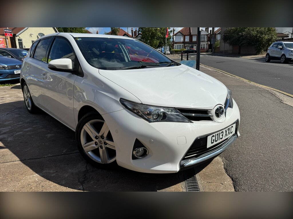 Toyota Auris 1.6 V-matic Excel Hatchback Multidrive White #3