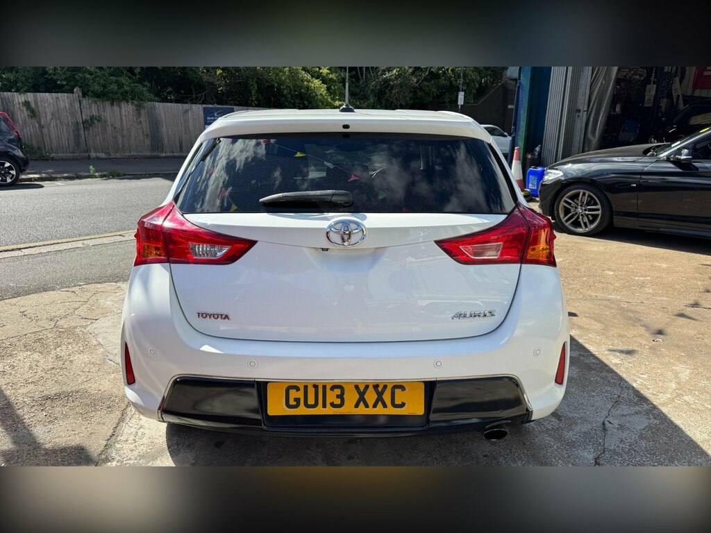 Toyota Auris 1.6 V-matic Excel Hatchback Multidrive White #6