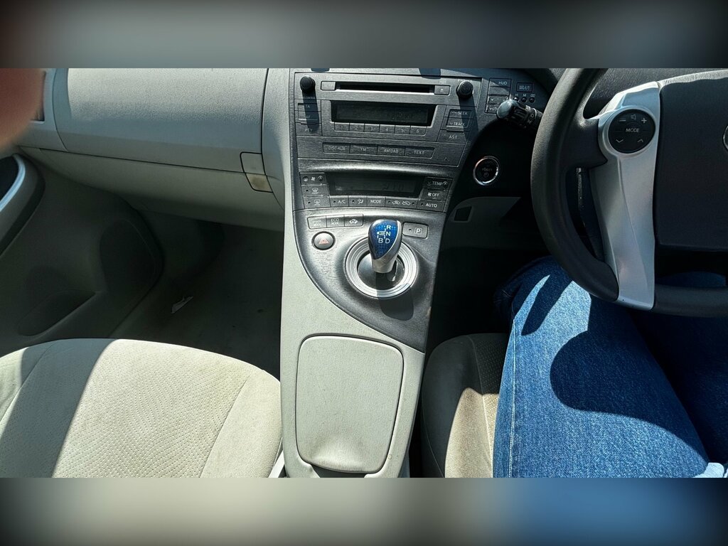 Toyota Prius Prius T Spirit Vvt-i Cvt Silver #10