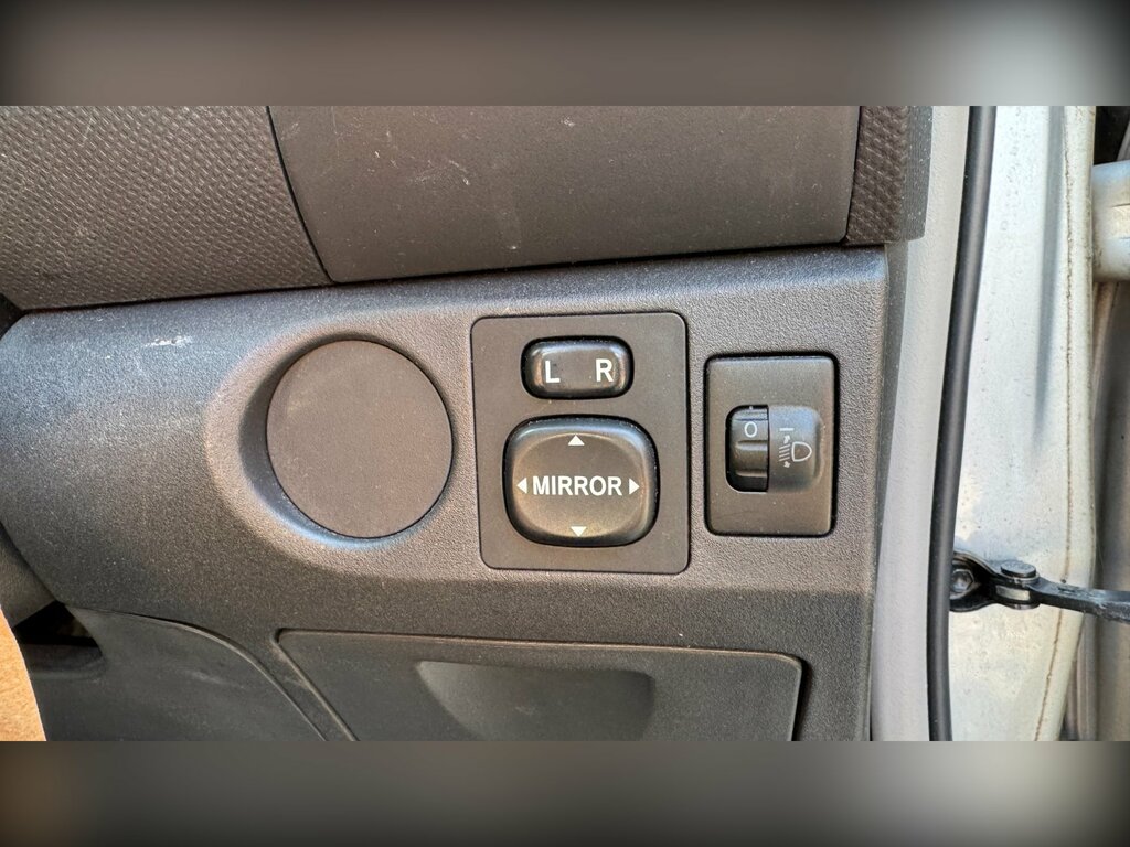 Toyota Yaris 1.3 Vvt-i Zinc Silver #5