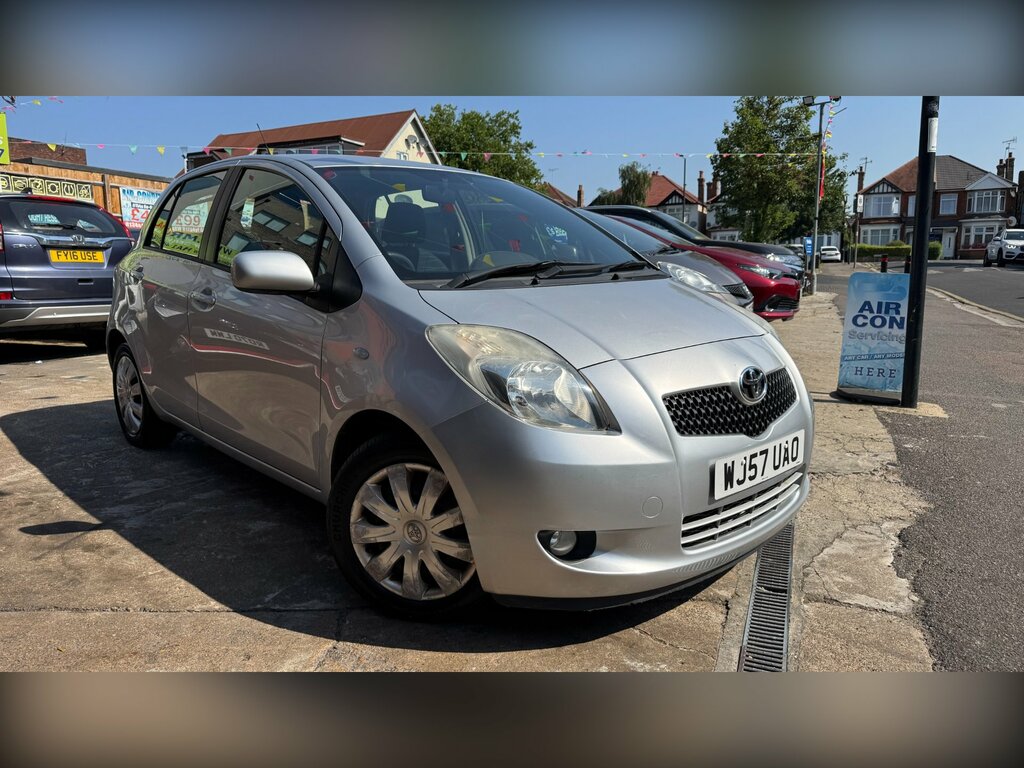Toyota Yaris 1.3 Vvt-i Zinc Silver #1